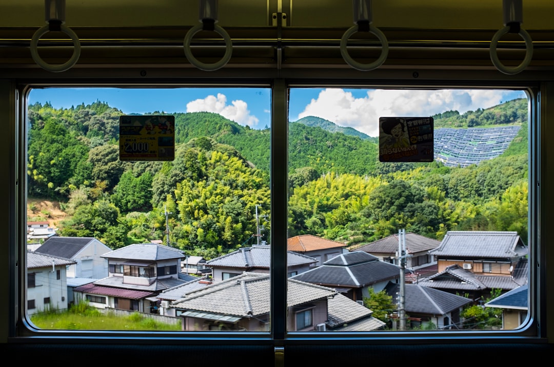 大阪から電車で日帰り旅行へ出かけるイメージ